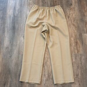 Alfred Dunner‎ Women’s Elastic Waist Slacks Size 14 in Tan